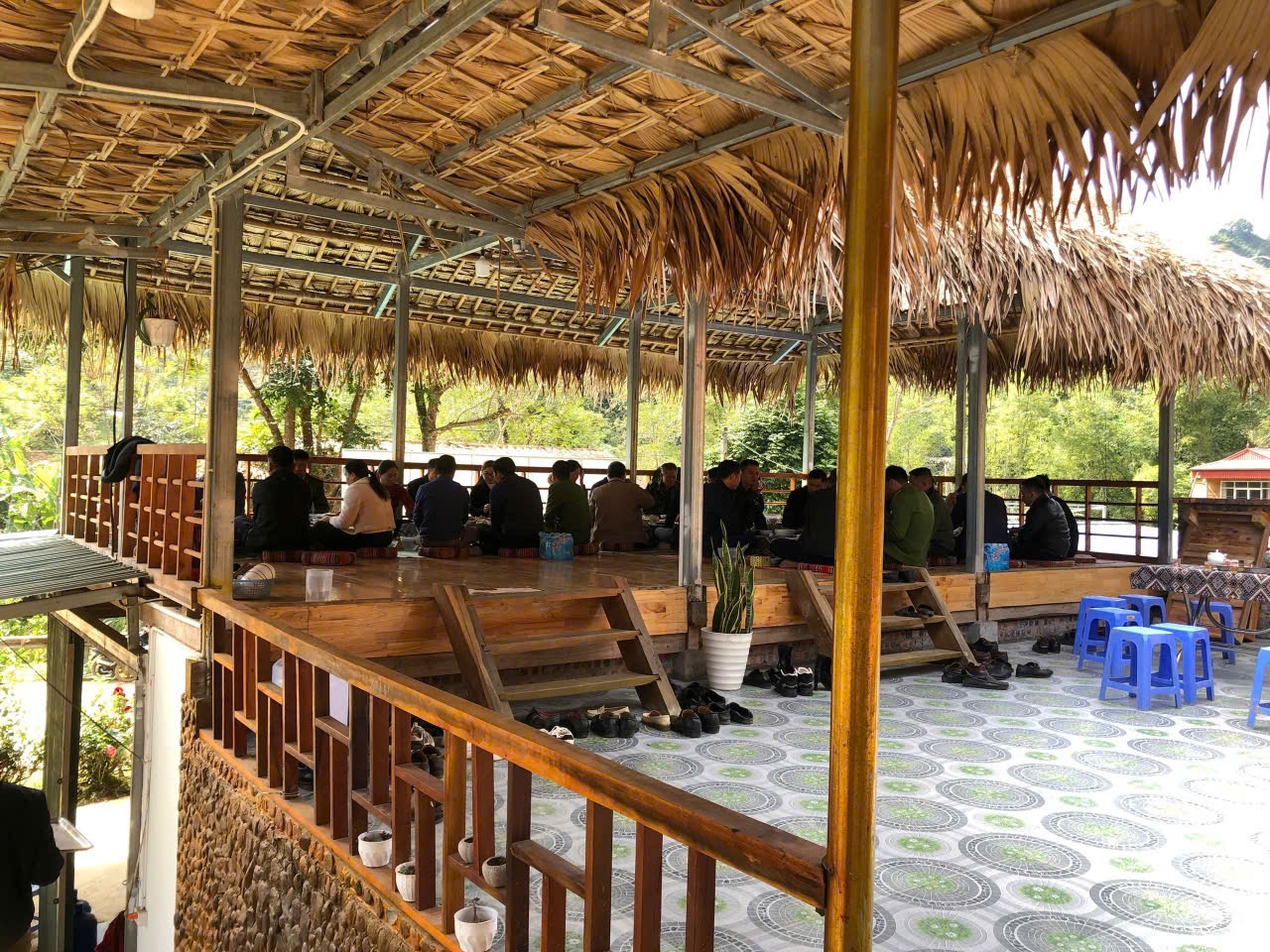 Ẩm thực Bản Em